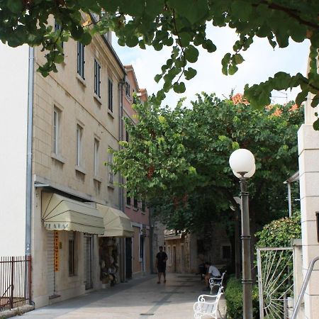 Old Town Apartment Омиш Экстерьер фото