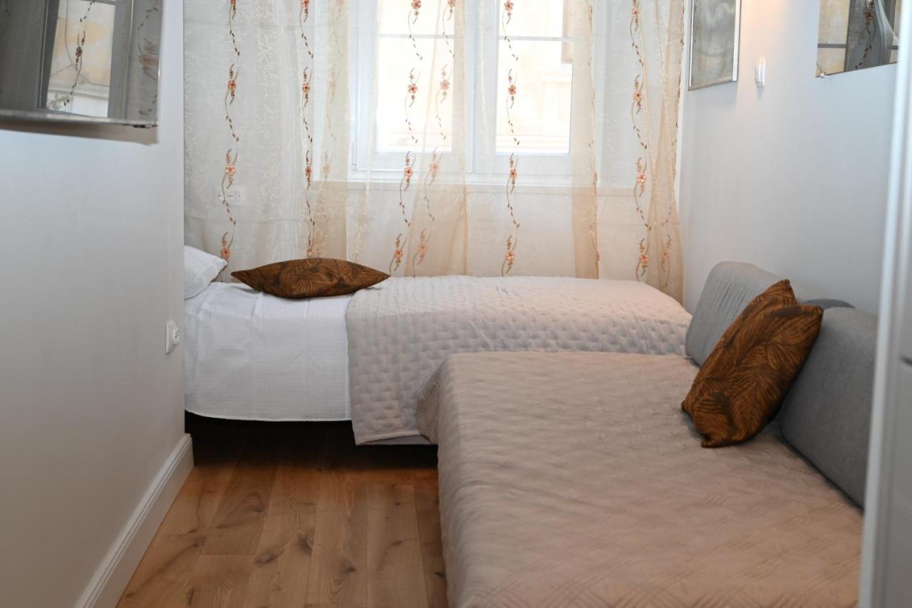 Old Town Apartment Омиш Экстерьер фото