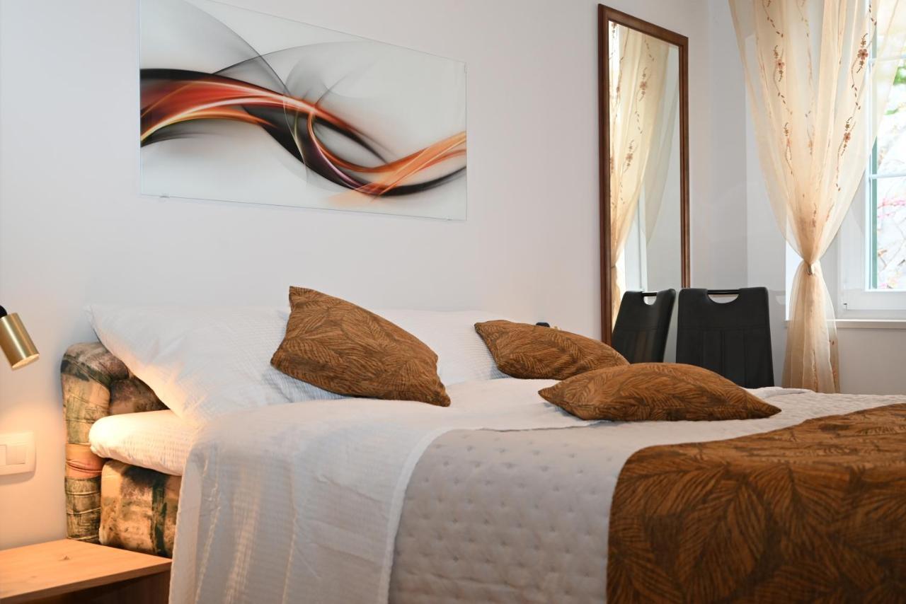 Old Town Apartment Омиш Экстерьер фото