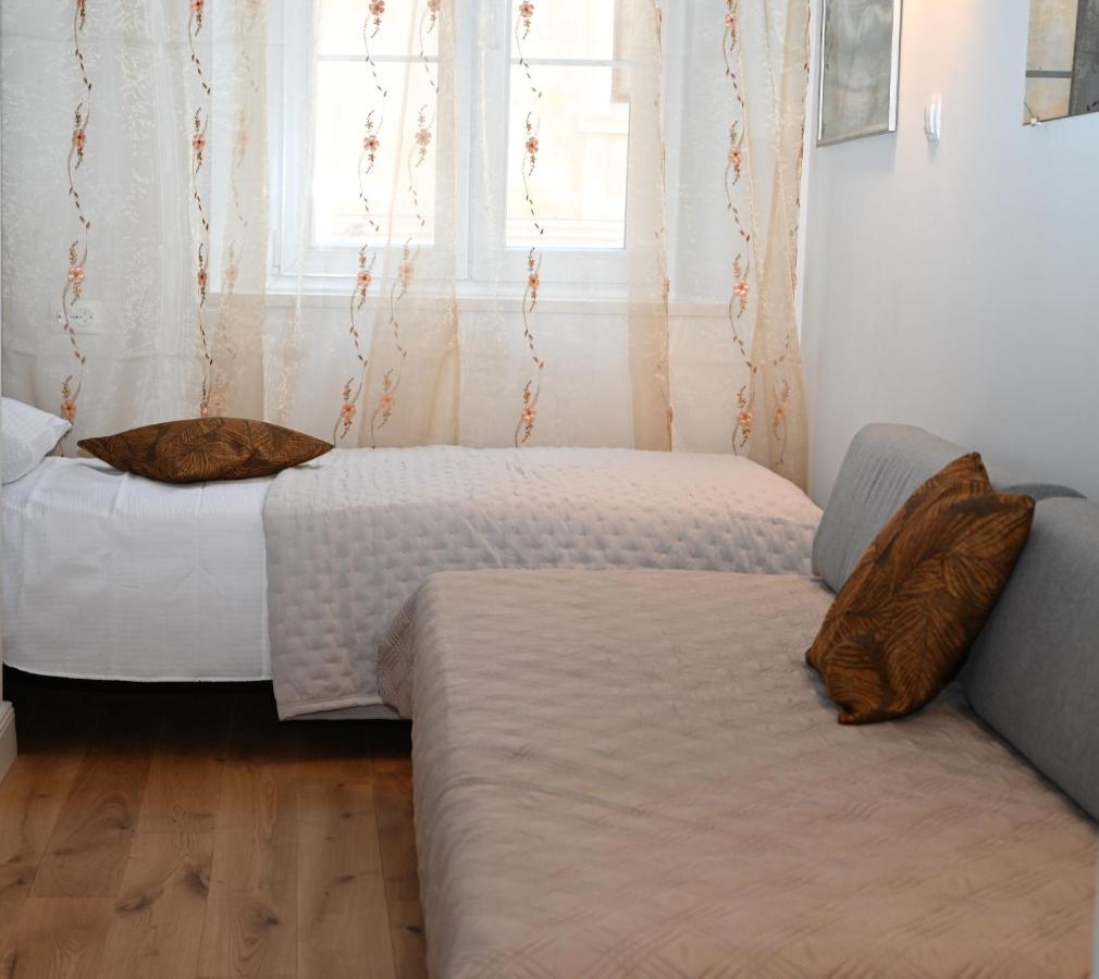 Old Town Apartment Омиш Экстерьер фото