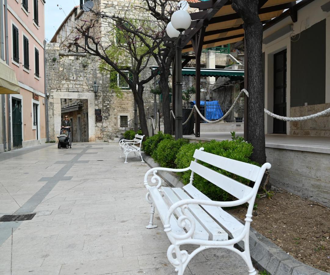 Old Town Apartment Омиш Экстерьер фото