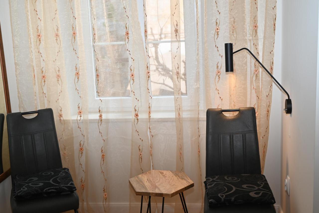 Old Town Apartment Омиш Экстерьер фото