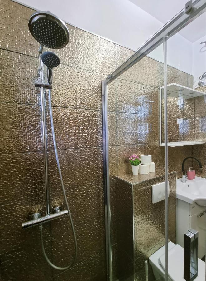 Old Town Apartment Омиш Экстерьер фото