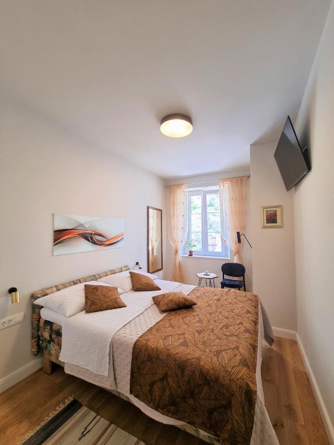 Old Town Apartment Омиш Экстерьер фото