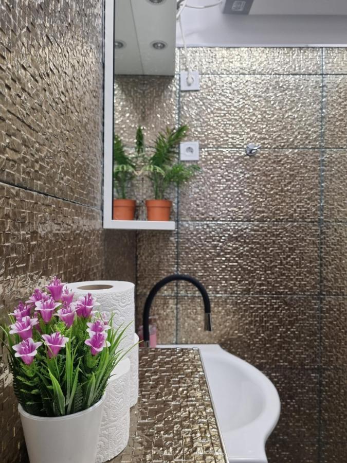 Old Town Apartment Омиш Экстерьер фото