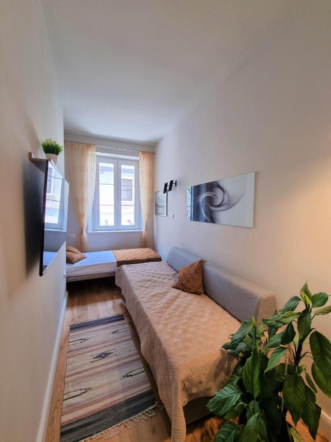 Old Town Apartment Омиш Экстерьер фото