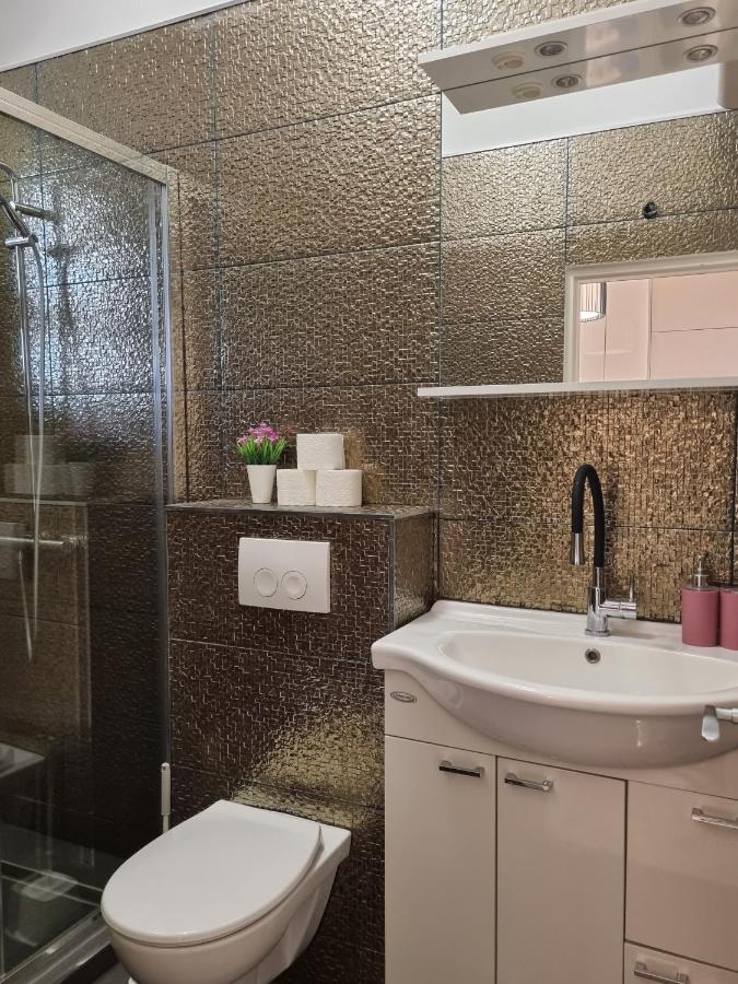 Old Town Apartment Омиш Экстерьер фото
