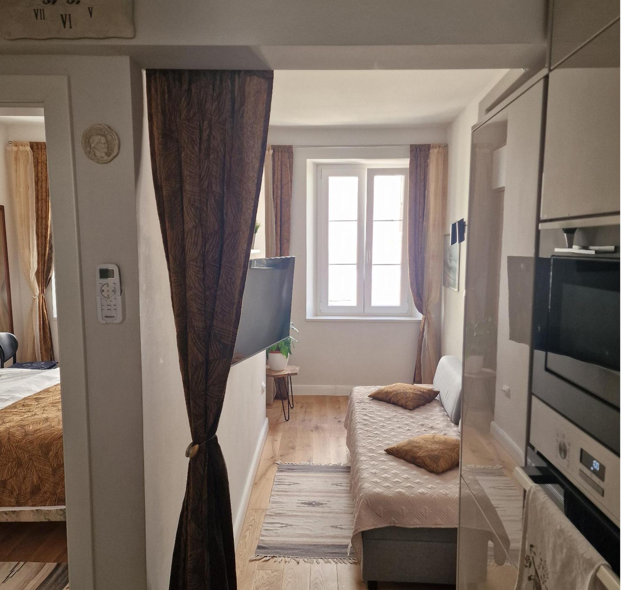 Old Town Apartment Омиш Экстерьер фото