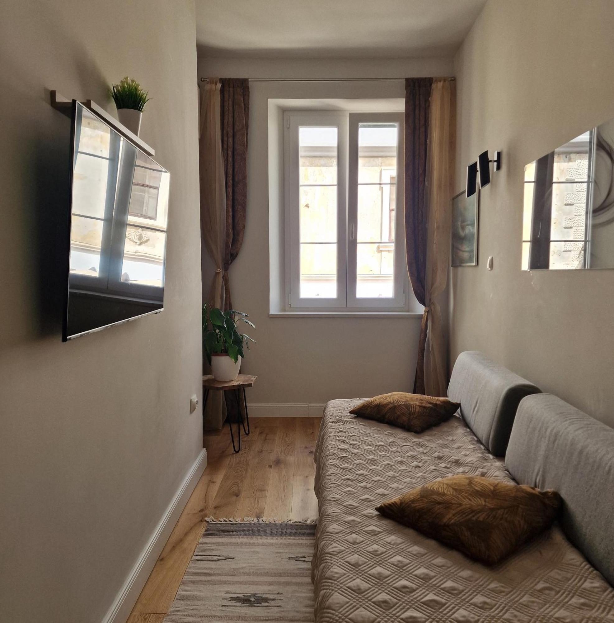 Old Town Apartment Омиш Экстерьер фото