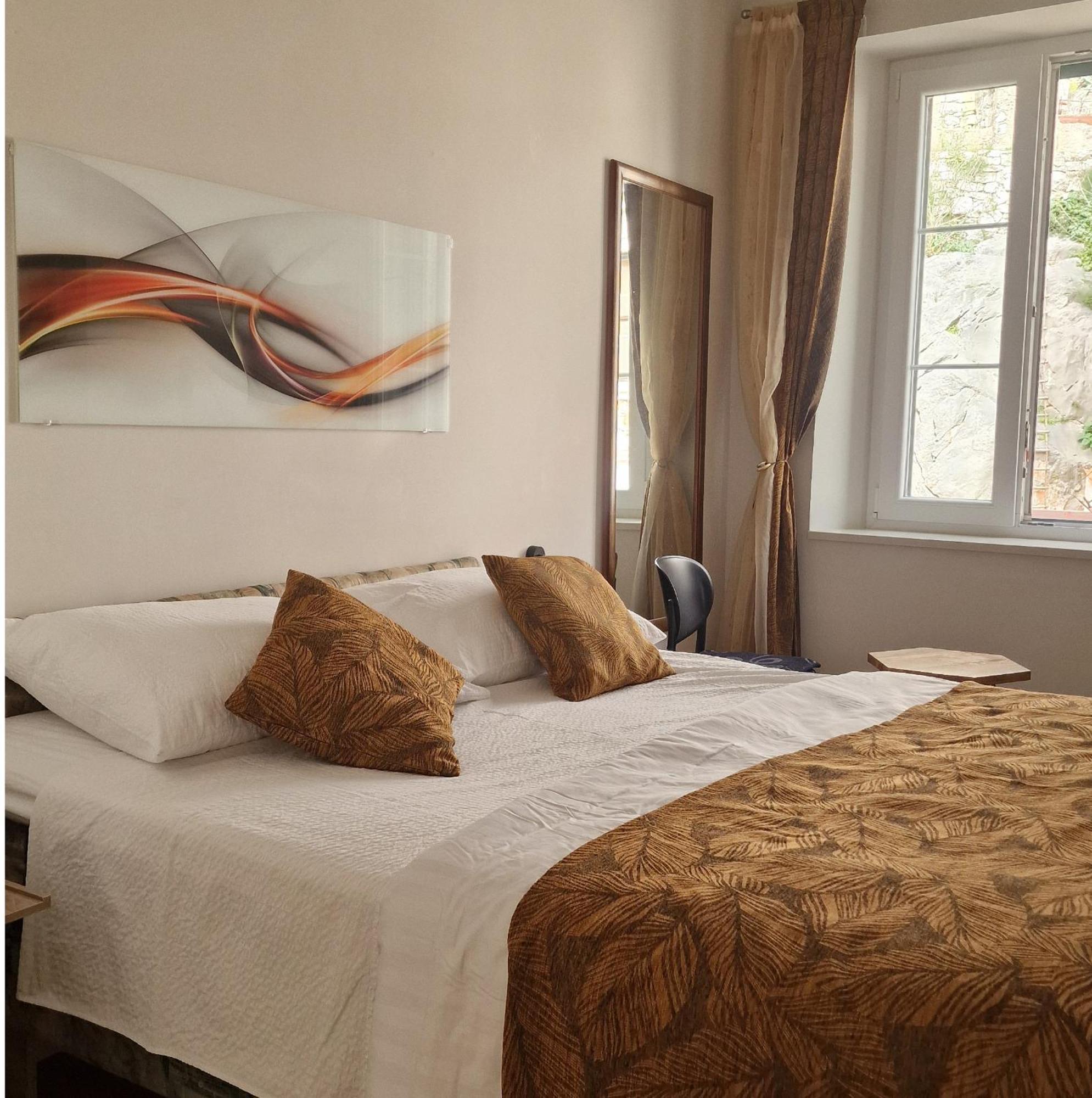 Old Town Apartment Омиш Экстерьер фото