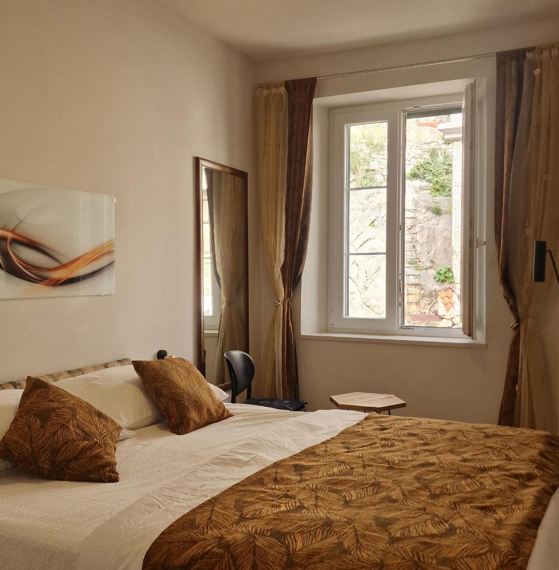 Old Town Apartment Омиш Экстерьер фото