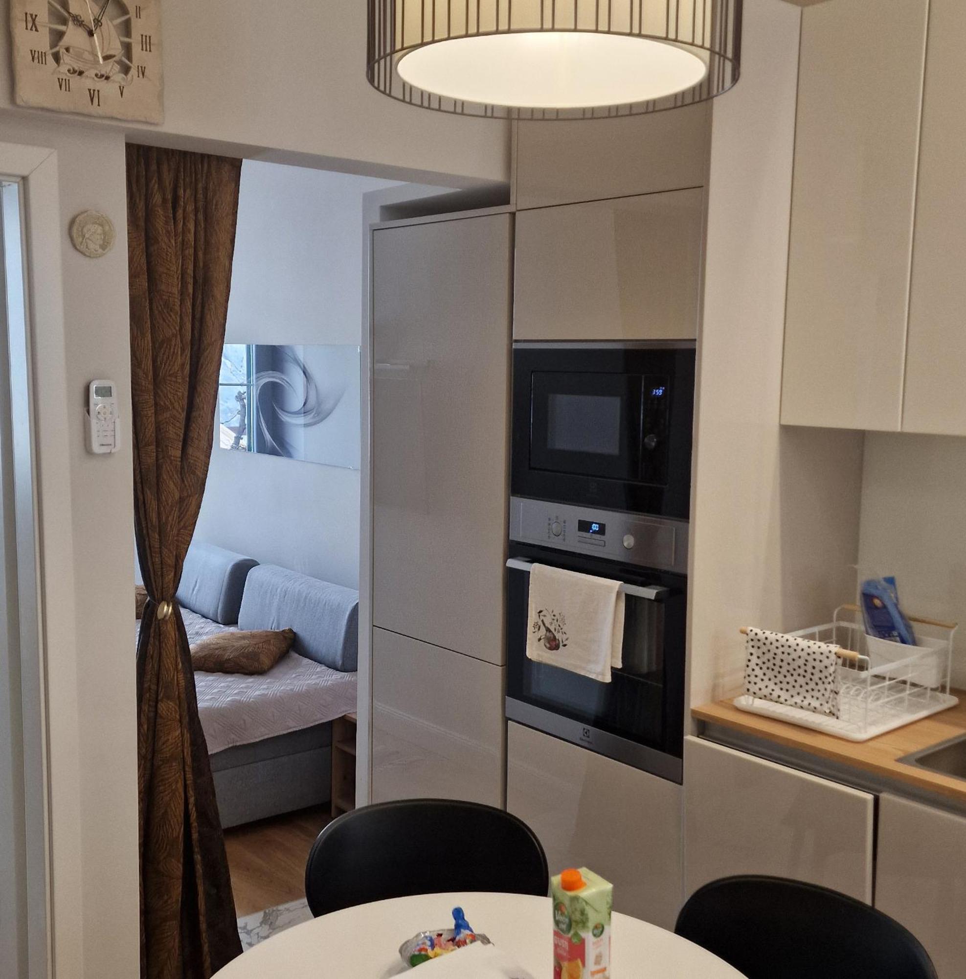 Old Town Apartment Омиш Экстерьер фото