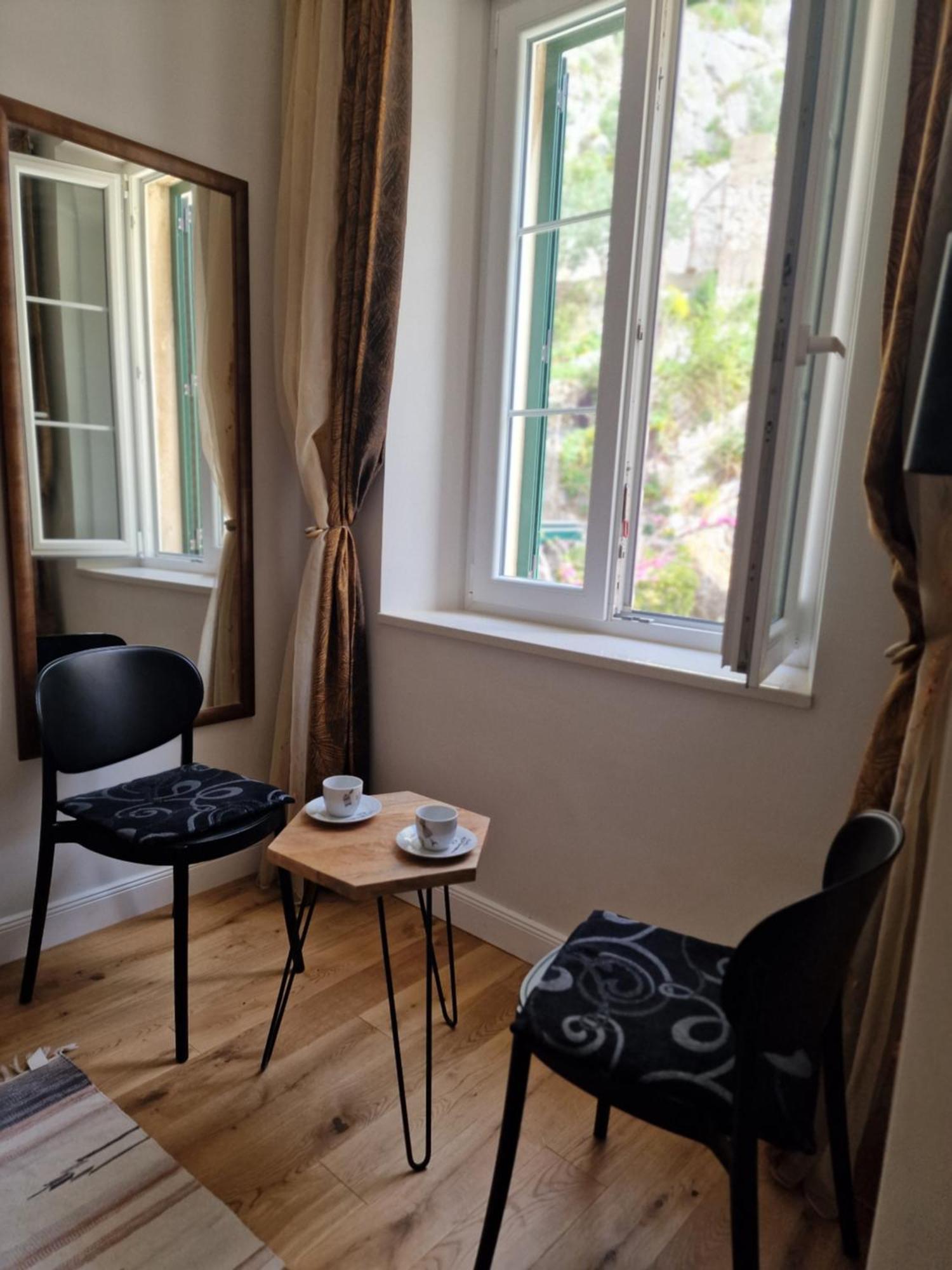 Old Town Apartment Омиш Экстерьер фото